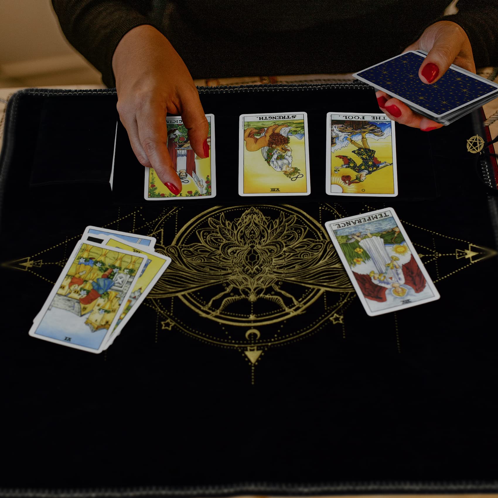 Knana 2Pcs Tarot Card Cloth - Velvet Altar Tarot Cloth with Holder Bag, Golden Bee Pattern - 19.68 x 19.68 inches - Black